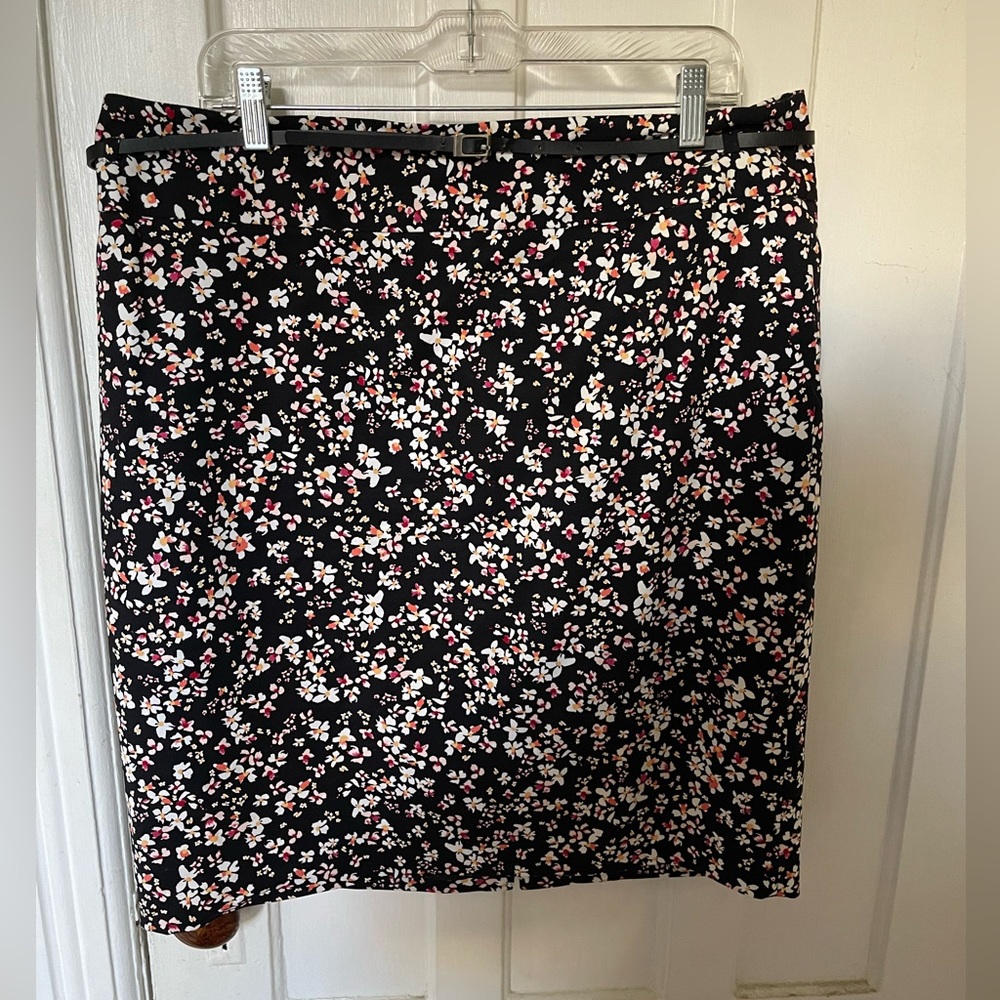 Liz Claiborne Career Floral Skirt Size 16